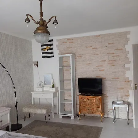 Hotel Lucia Apartman *